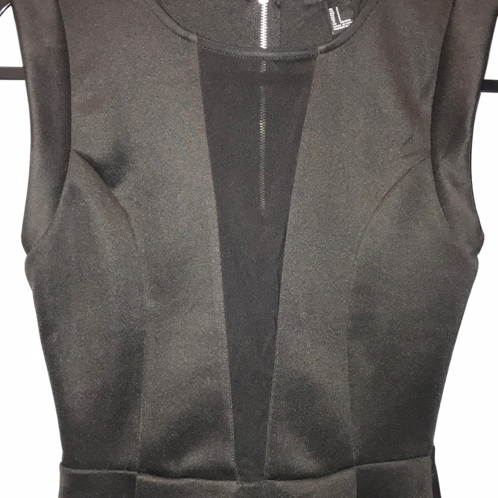 Forever 21 Top 🖤 - Picture 2 of 3